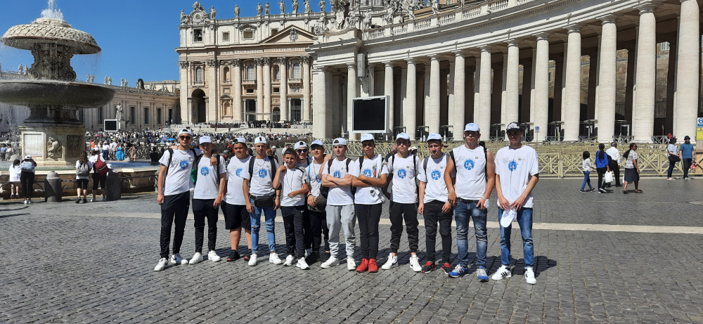 Abbiamo partecipato all'udienza in San Pietro con Papa Francesco -   Buon Compleanno Villaggio 75